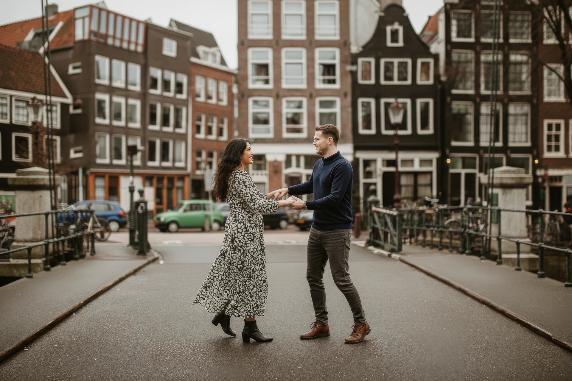 Fotoshoot met een fotograaf in Amsterdam met een mooi straatbeeld