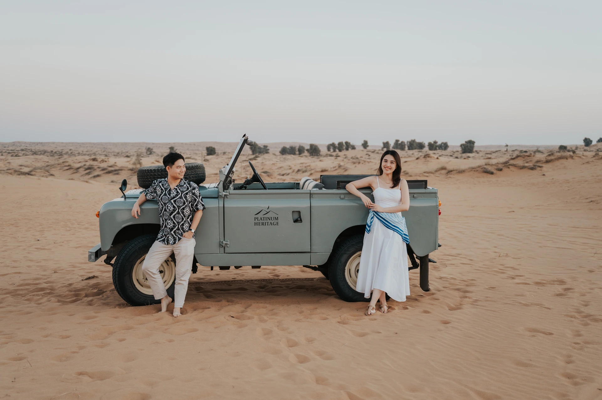 Servizio fotografico a Dubai con un’auto Platinum Heritage.